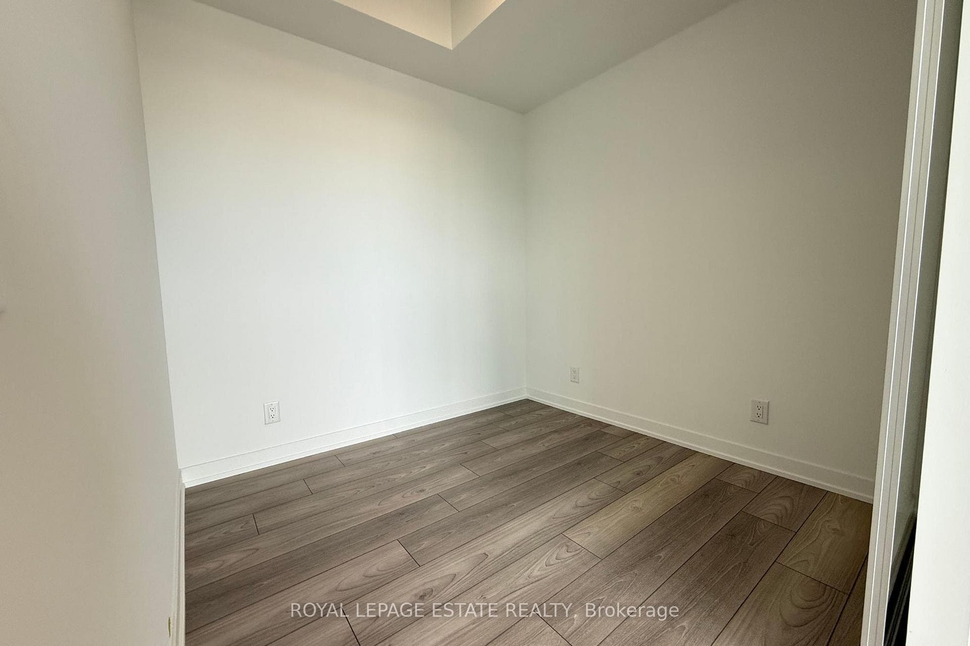 285 Dufferin St Street Unit 902 photo 14