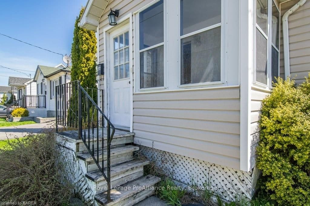 197 KINGSCOURT Avenue photo 4