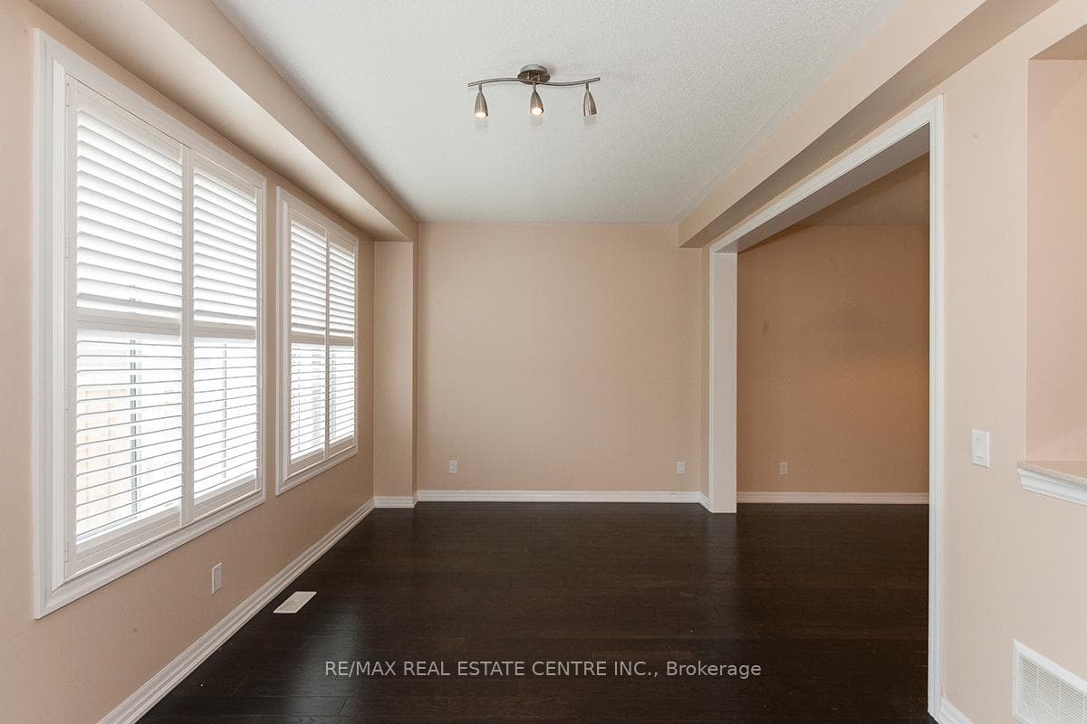 83 Hanson Crescent photo 9