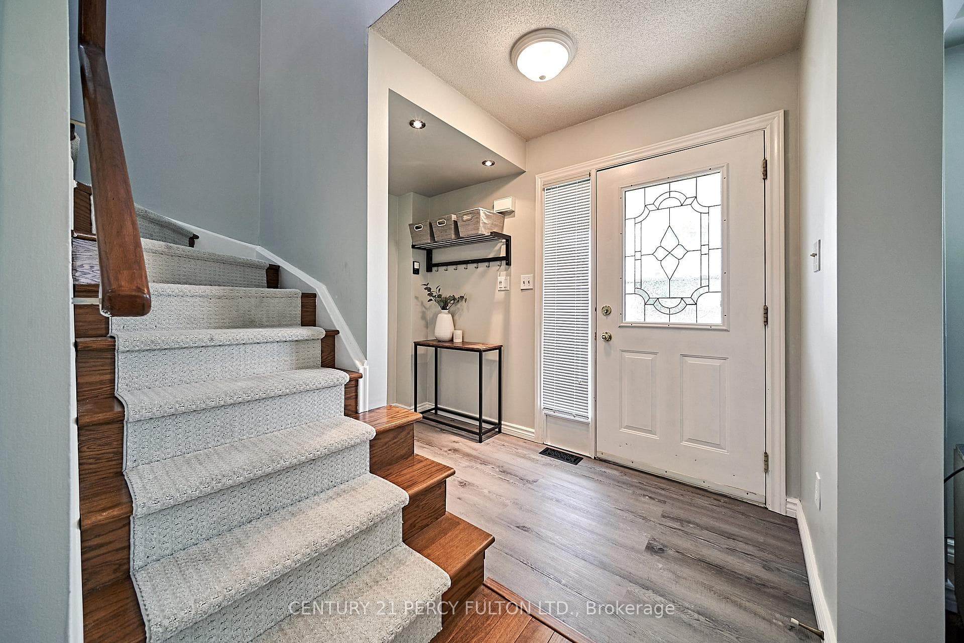 852 Copperfield Drive photo 4
