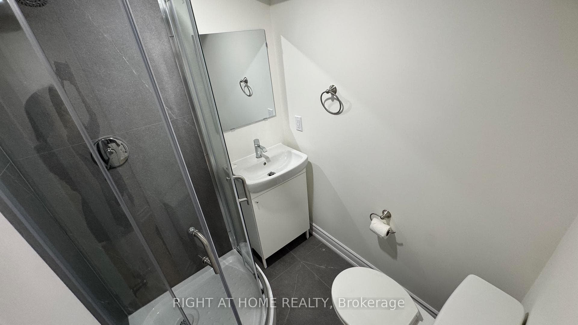 5327 Bellaggio Crescent Unit Bsmt photo 9