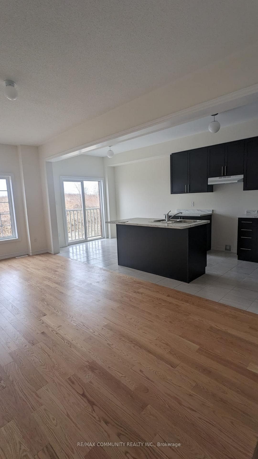 1089 Skyridge Boulevard photo 4