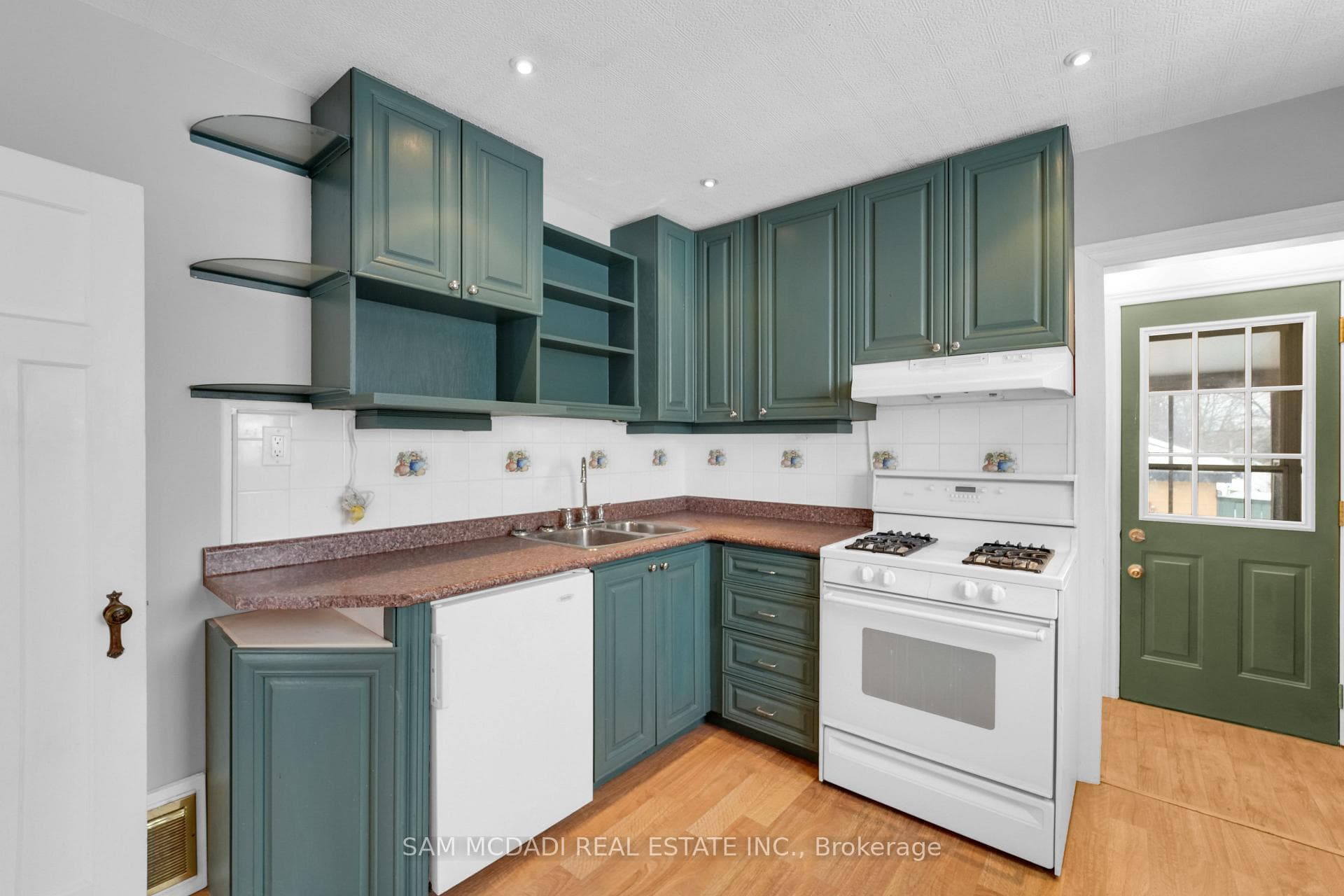 319 Cosburn Avenue photo 19