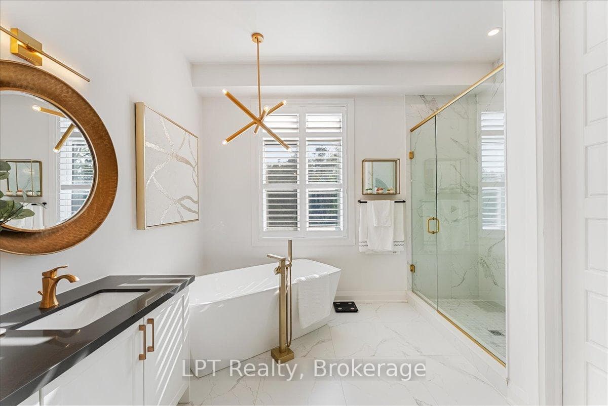 Primary ensuite w/wc