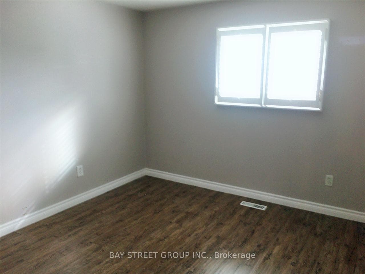 331 Green Lane photo 16