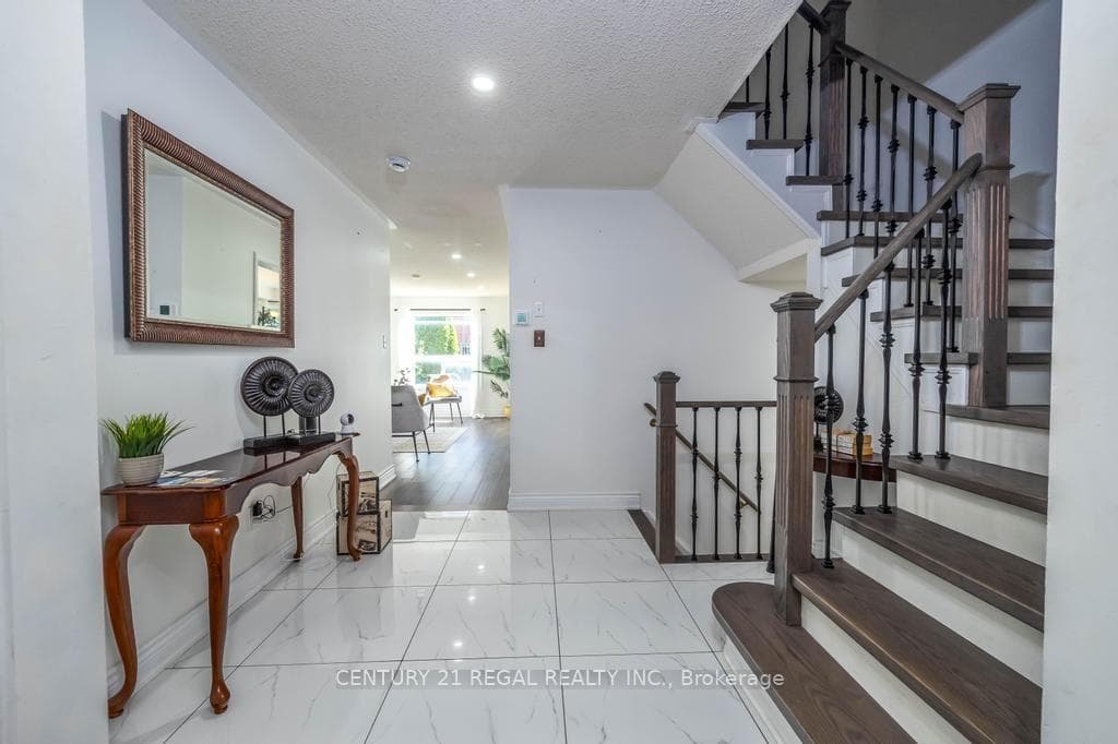 43 Waterton Crescent photo 7