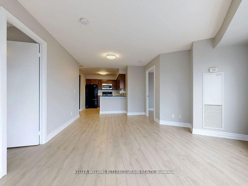 125 Village Green Square Unit 1609 photo 11