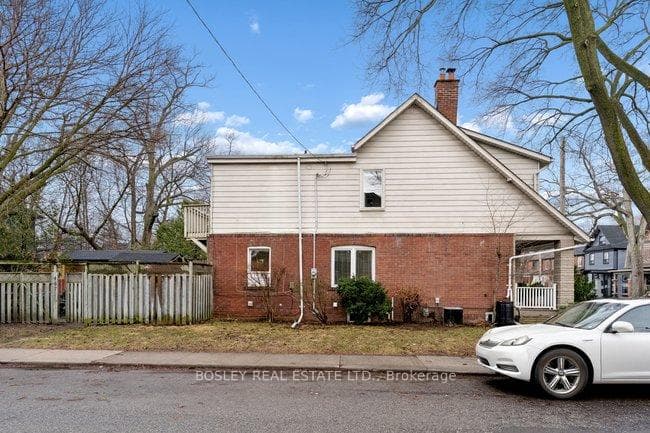 487 Runnymede Road photo 43