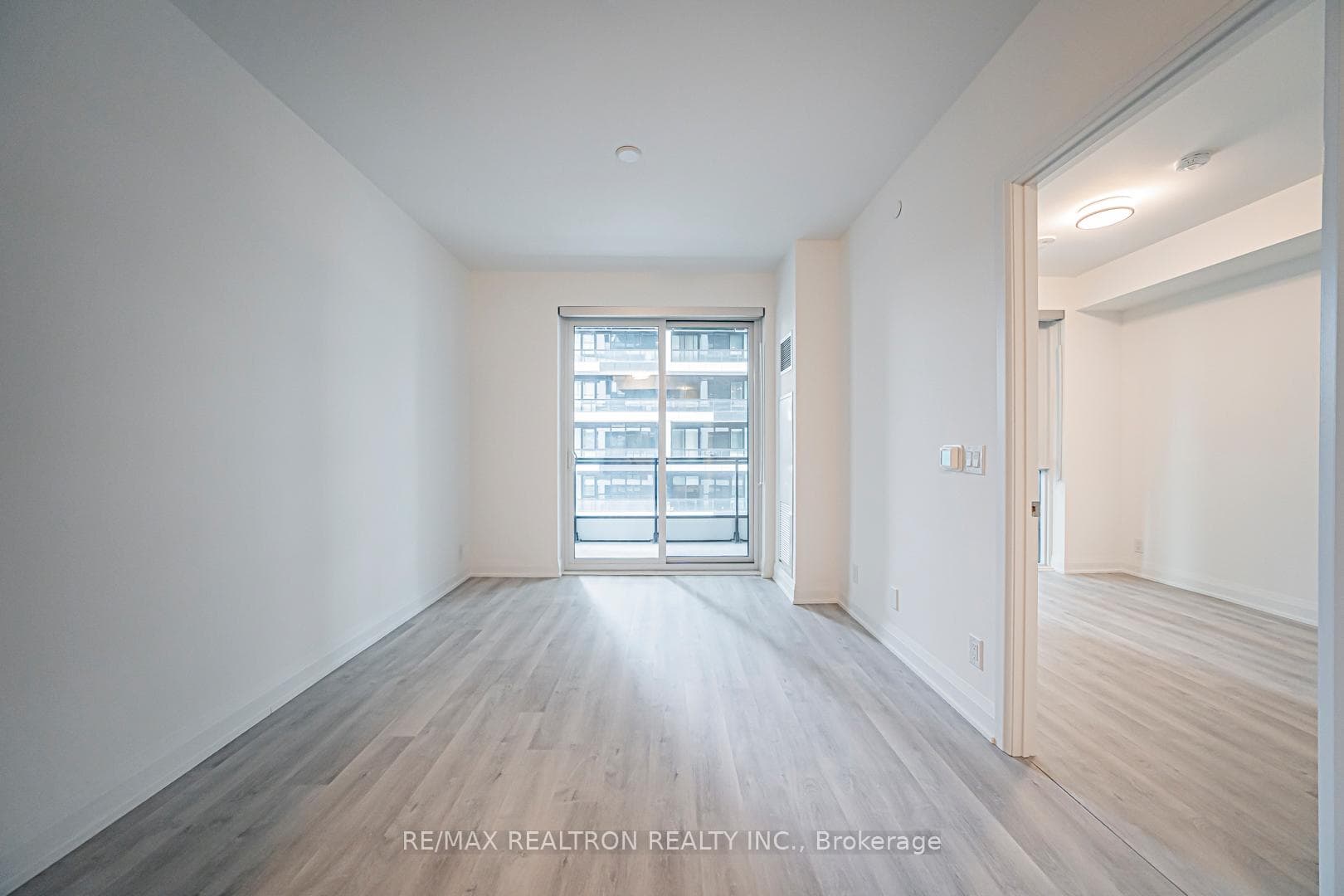 65 Broadway Avenue Unit 812 photo 10