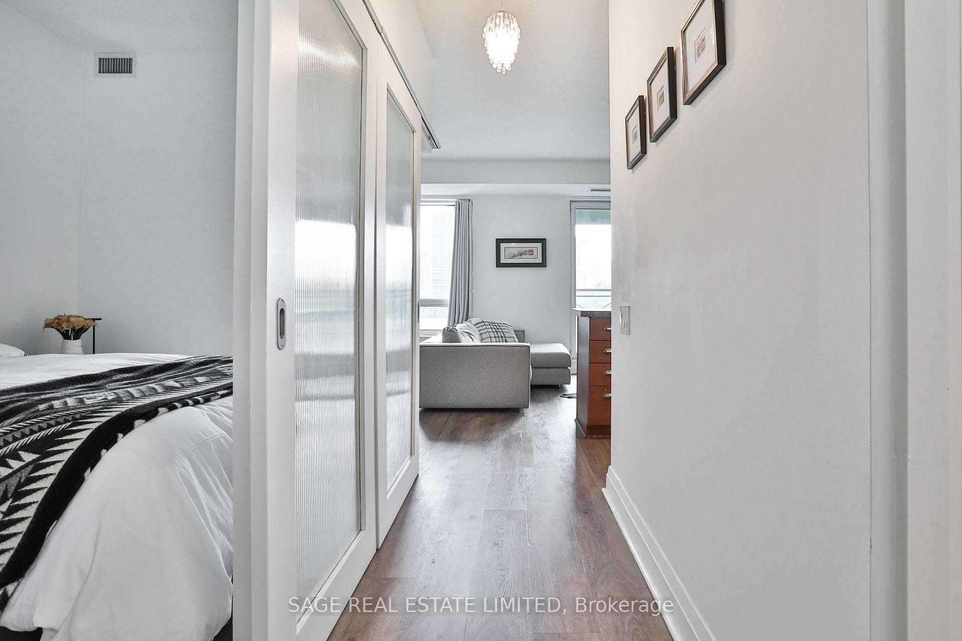 20 Scrivener Square Unit 608 photo 5