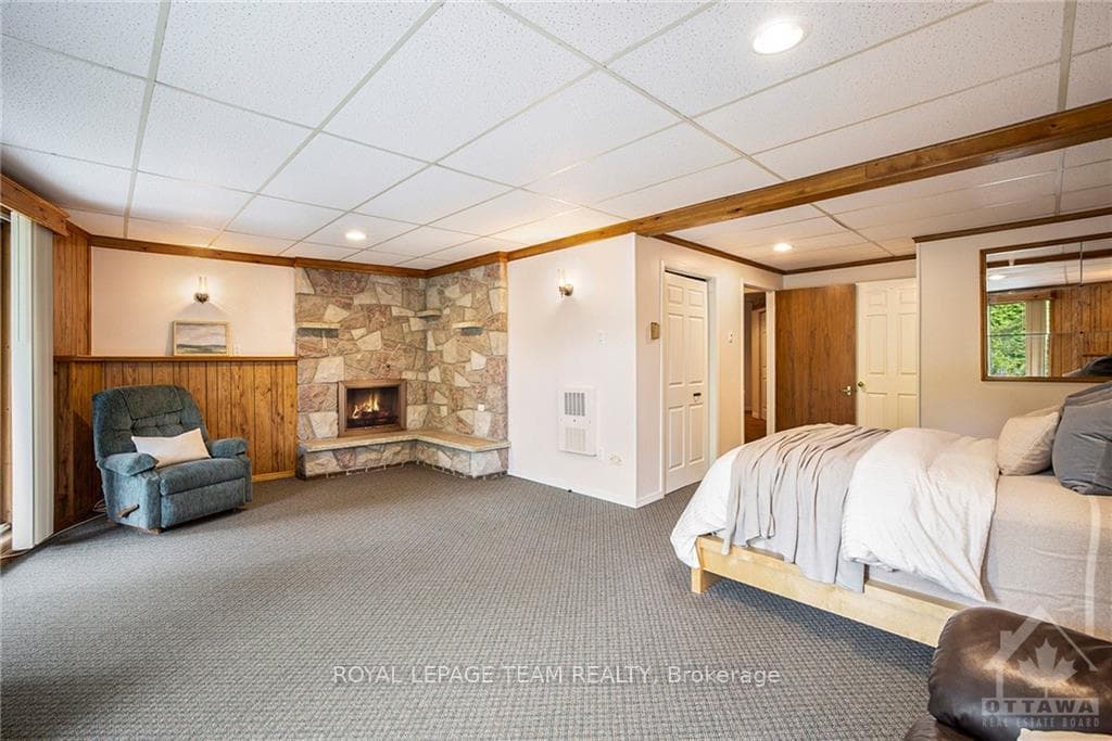 6775 RIDEAU VALLEY Drive photo 24