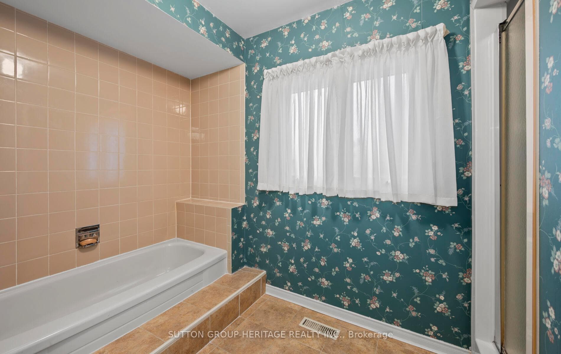 1242 Barnwood Square photo 20