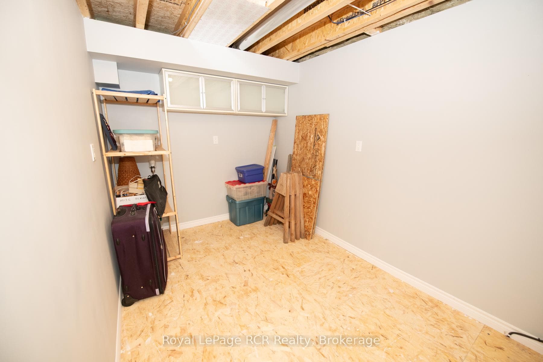380 Wellington Street photo 36