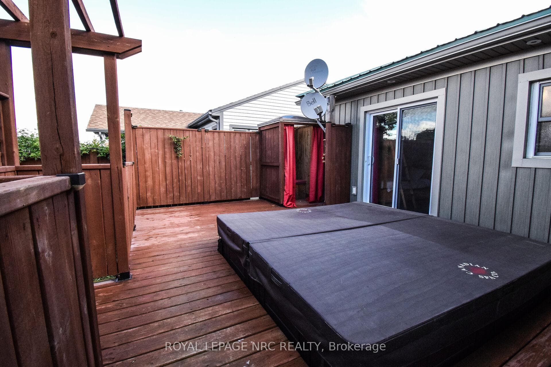 850 David Street photo 38