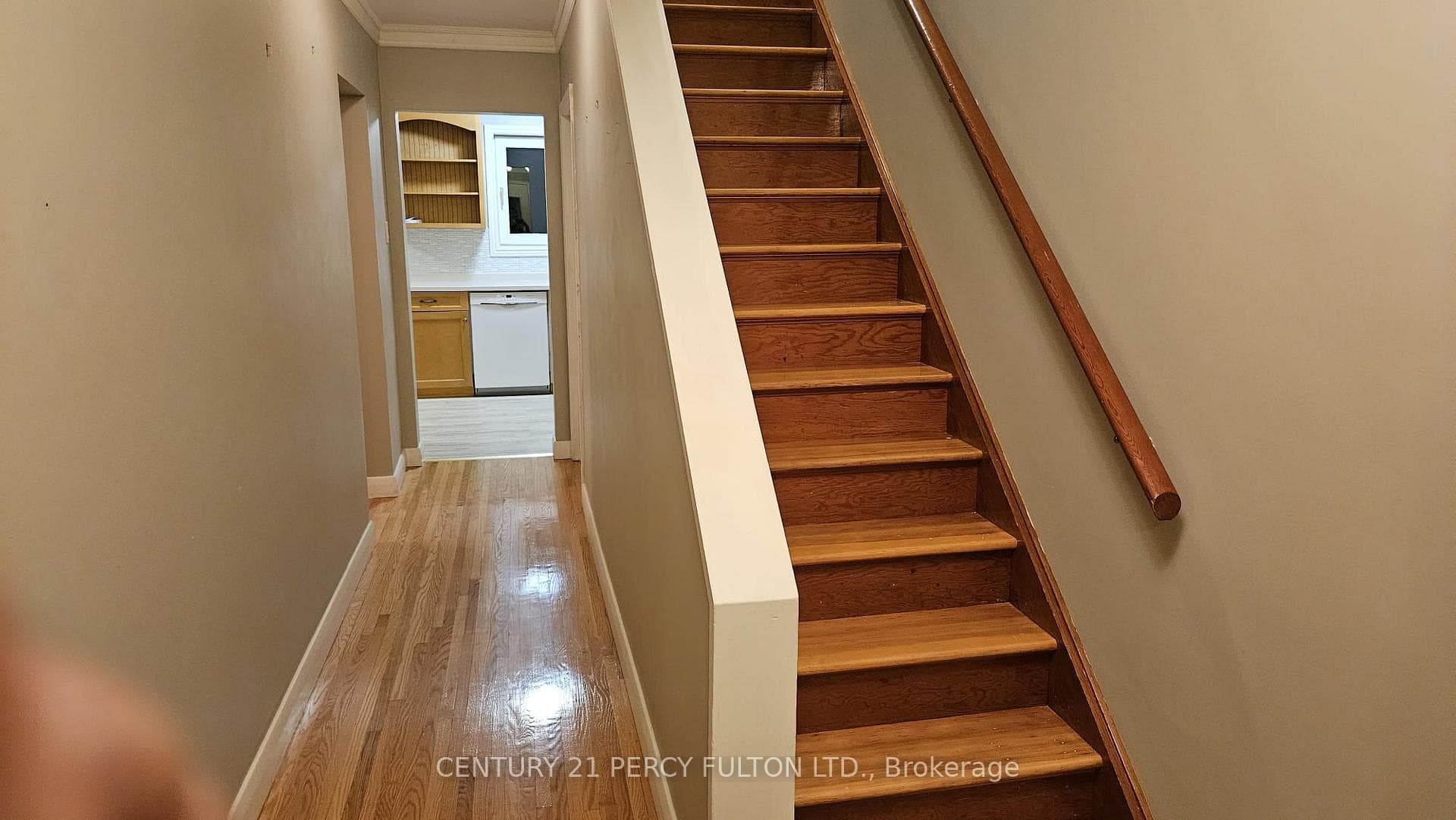648 Minto Street photo 10