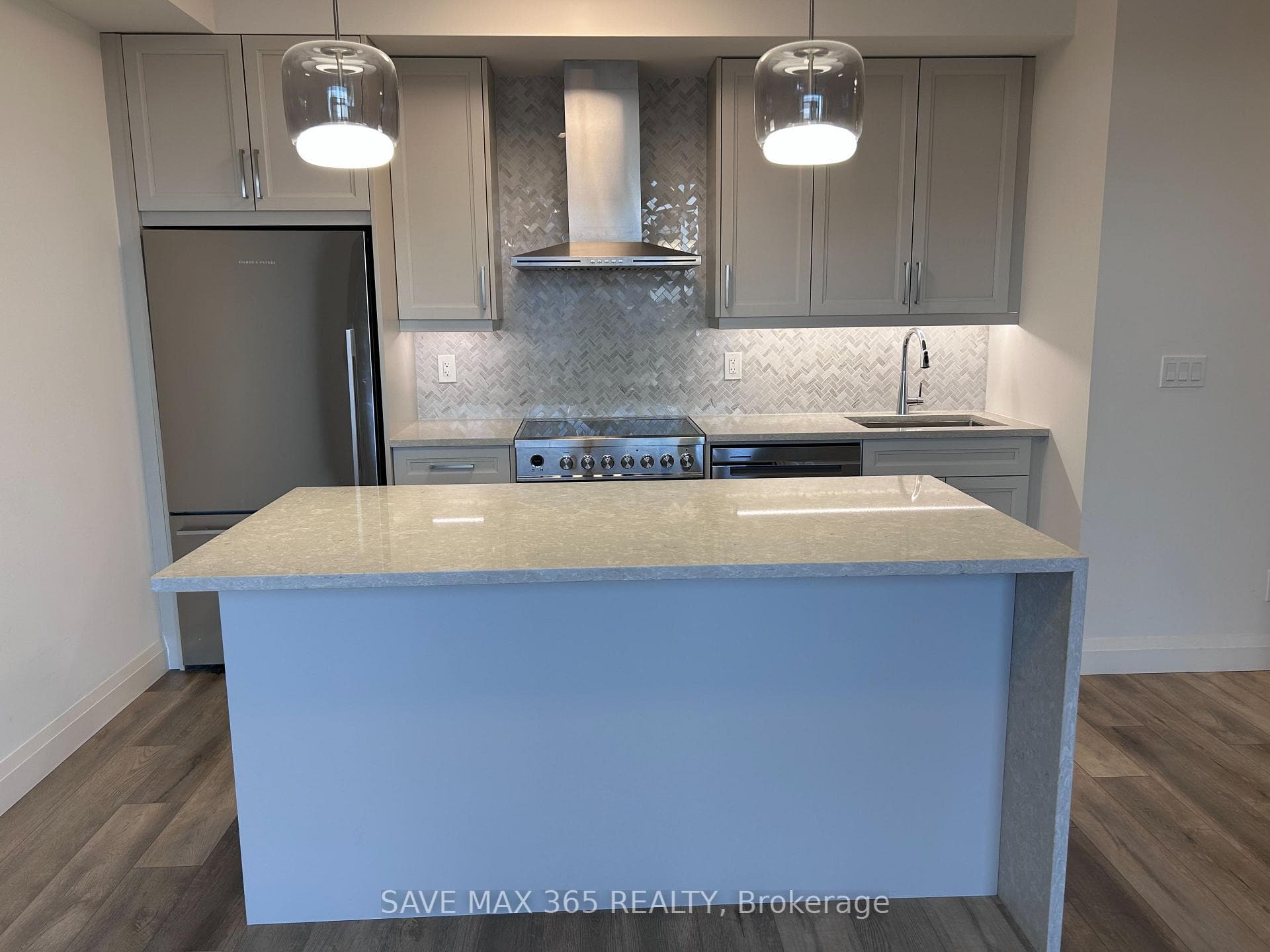 500 Brock Avenue Unit 809 photo 3