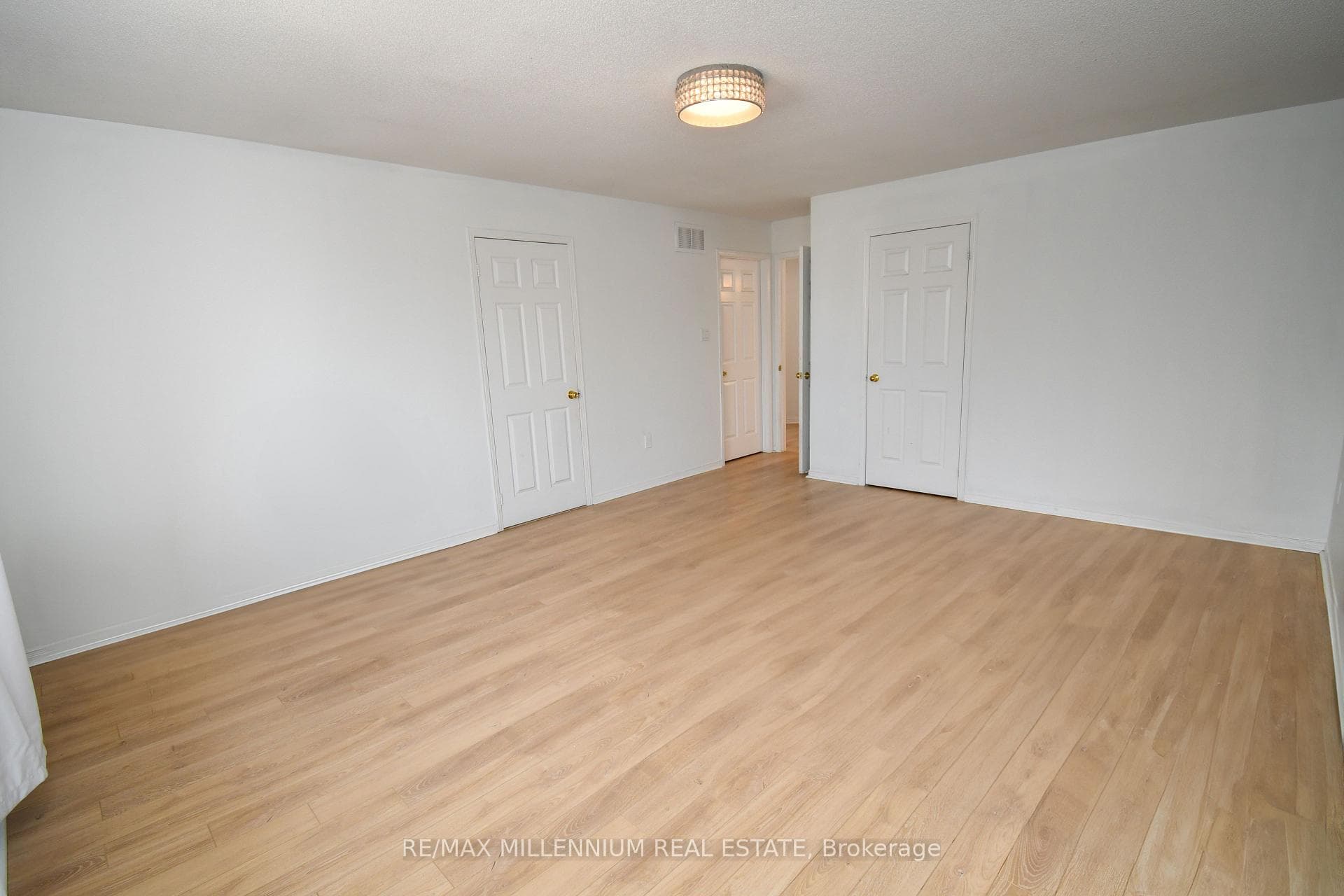 85 Downing Crescent photo 25