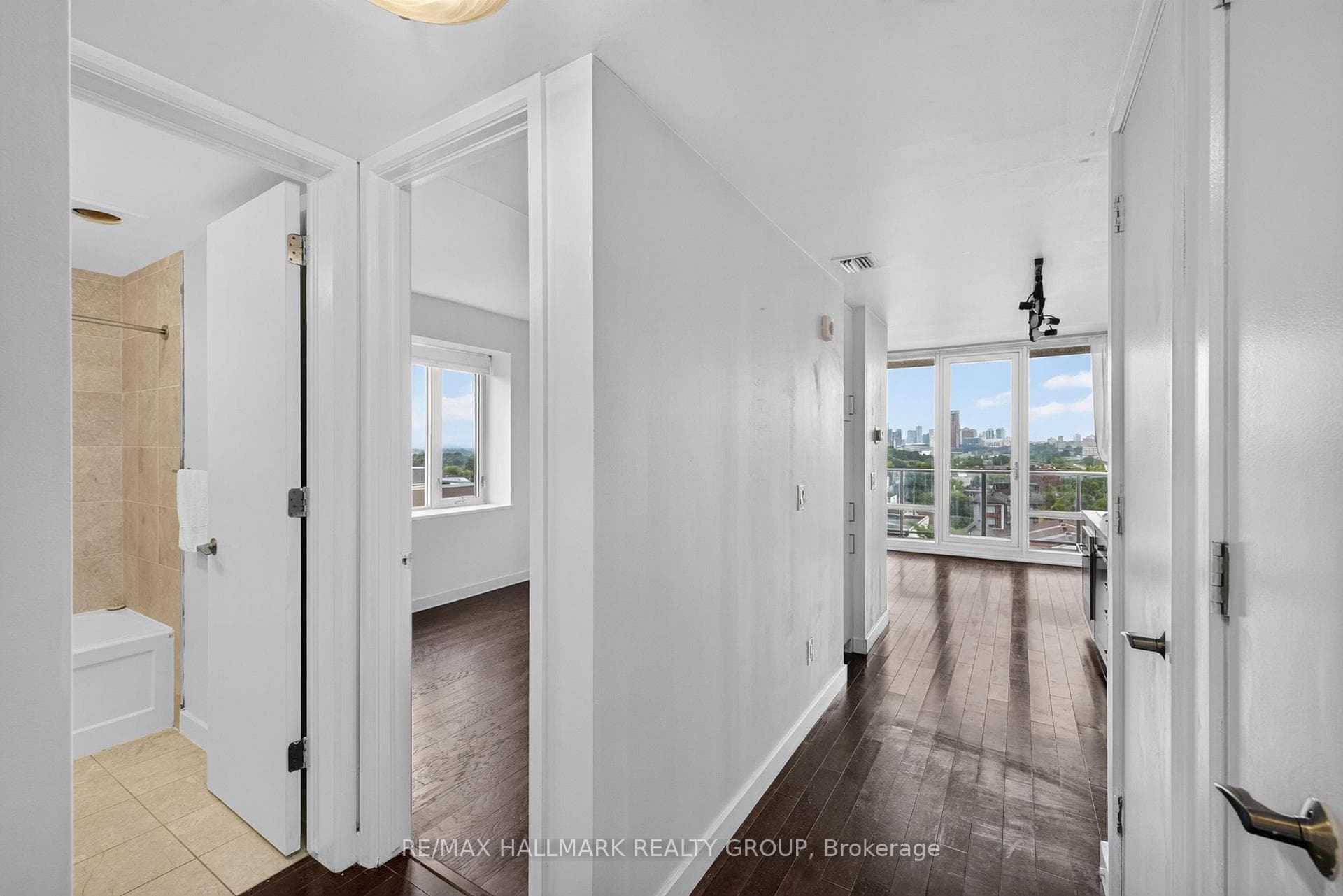 201 Parkdale Avenue Unit 807 photo 6