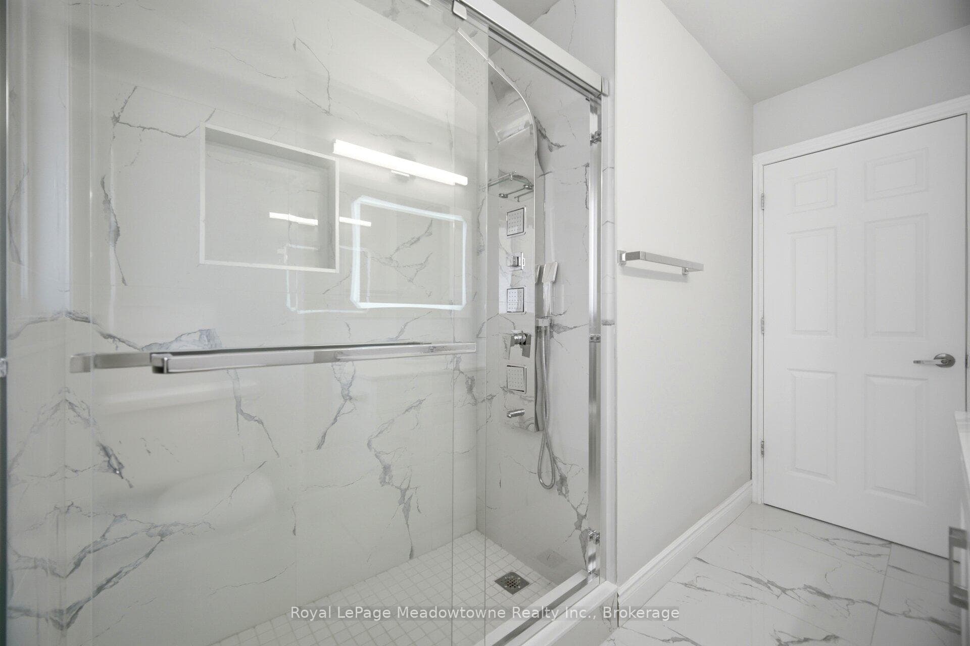 680 Raglan Street photo 25