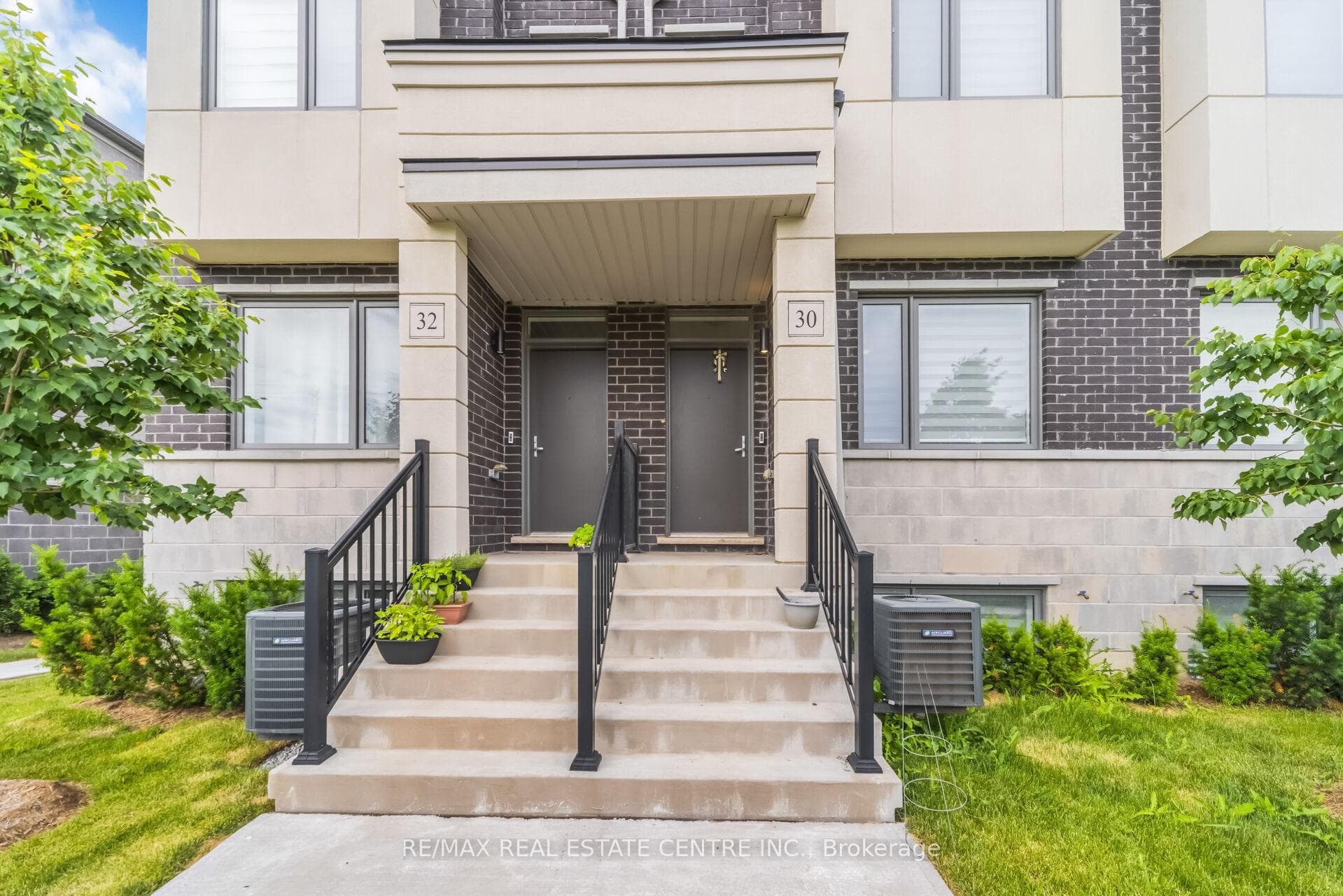 30 Lambert Lane photo 3
