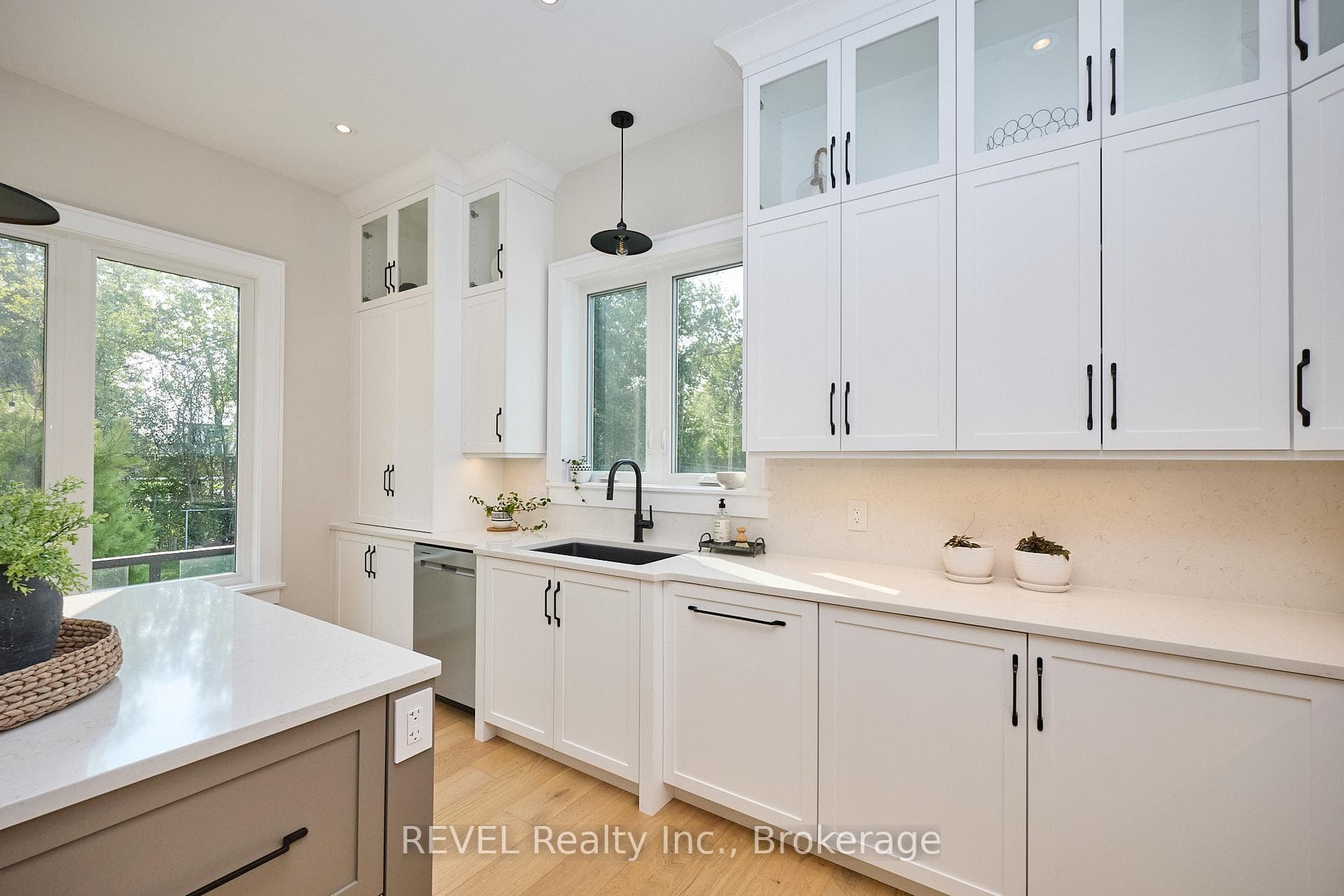 Loads of cabinets in kitchen
