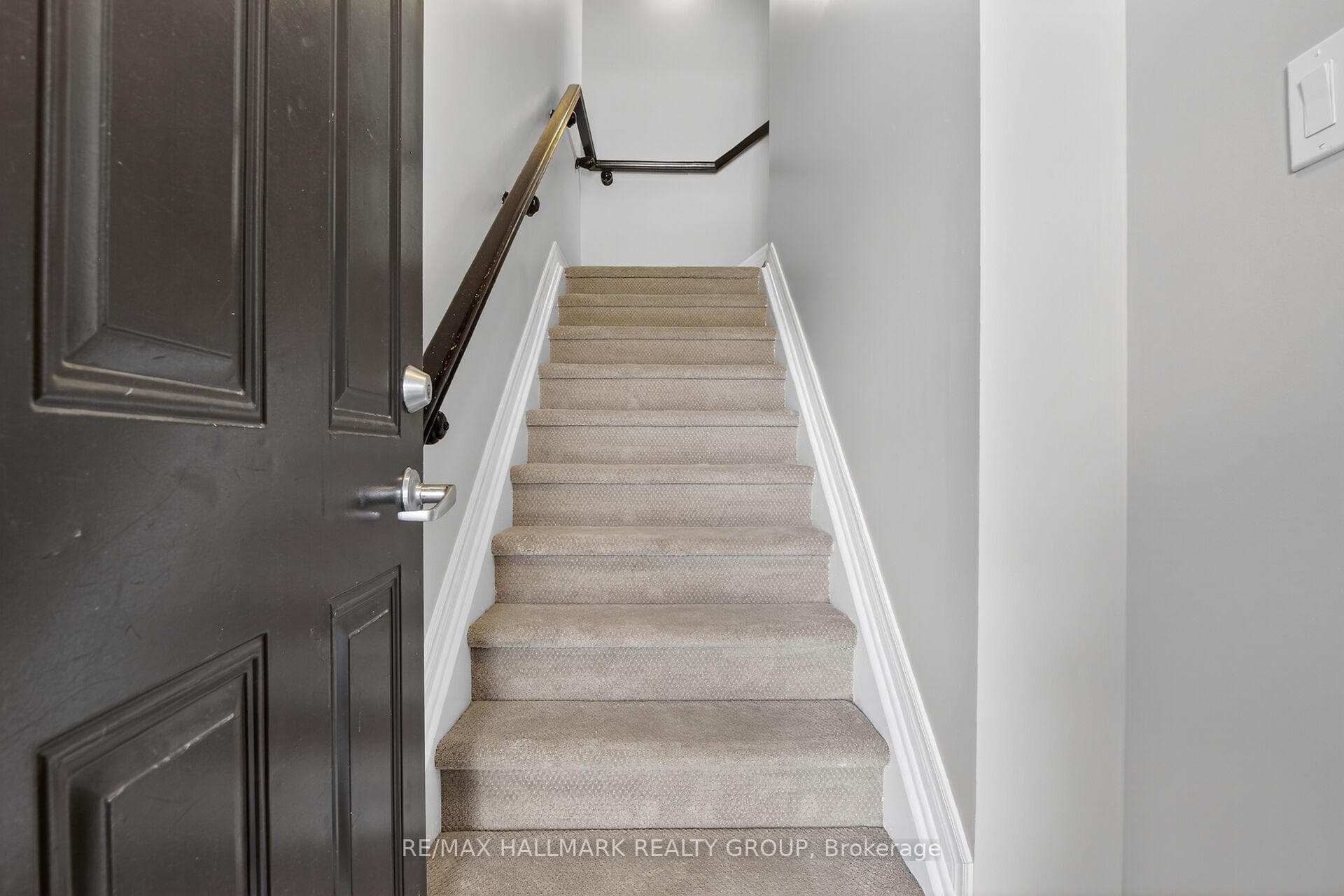 1145 Longfields Drive Unit B photo 3