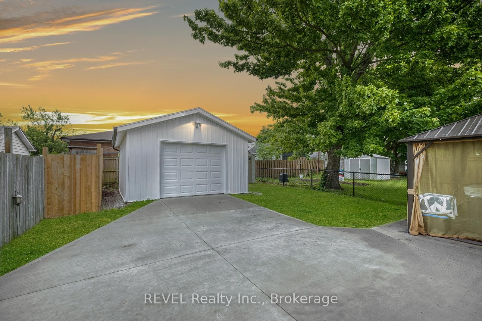 35 HUMBOLDT Parkway photo 4