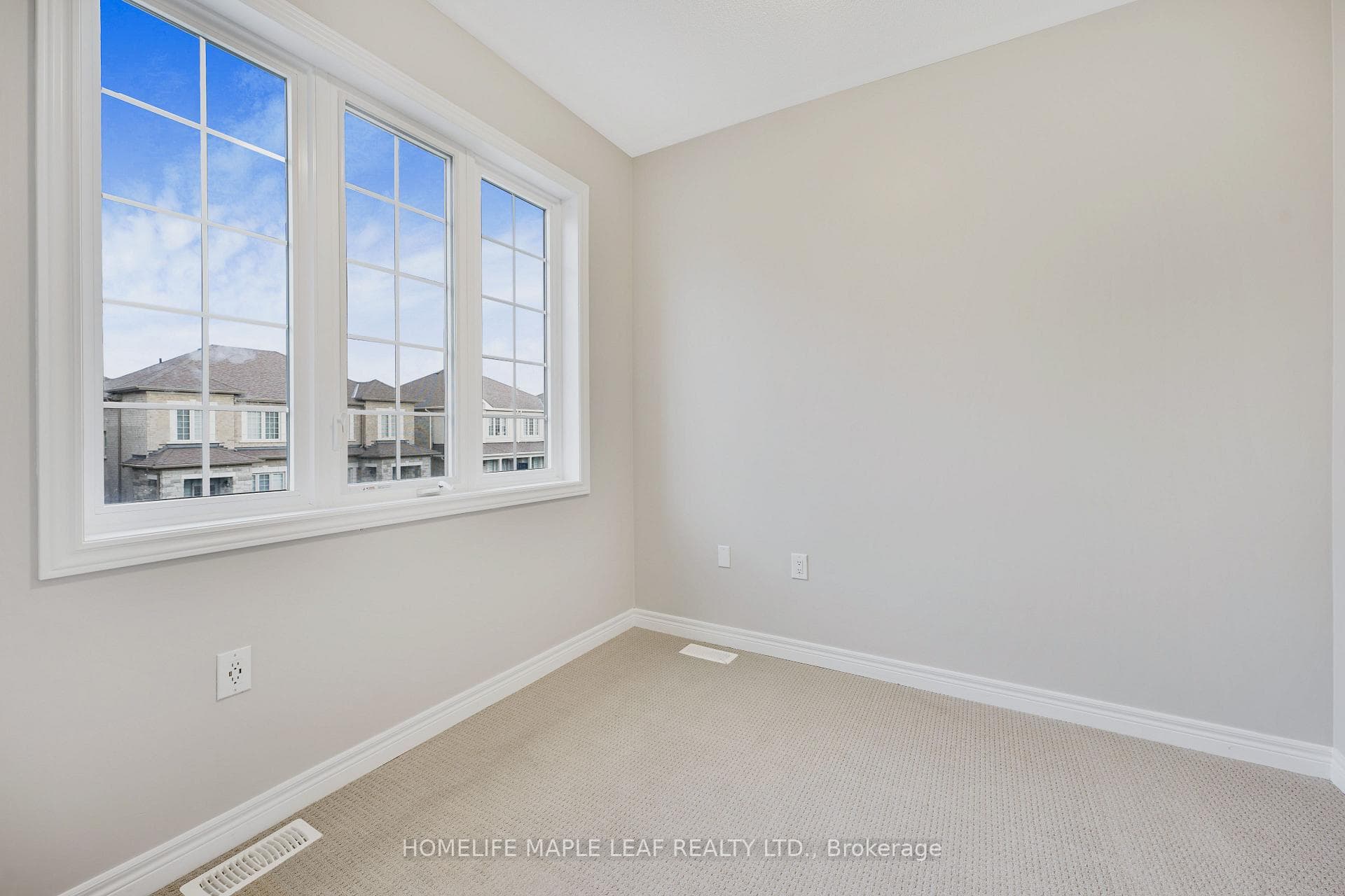 70 HASHMI Place photo 26