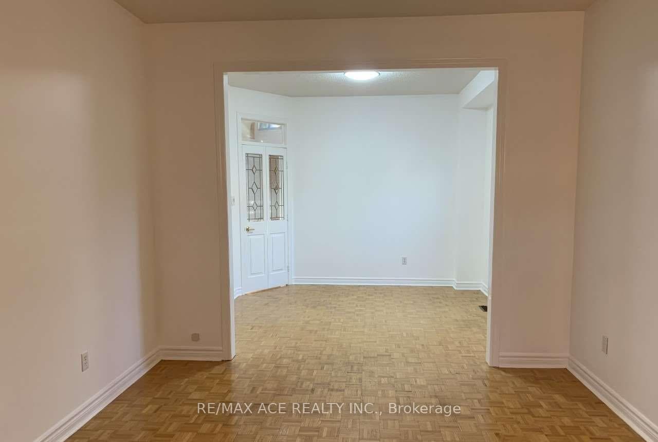282 Highglen Avenue Unit Upper photo 10