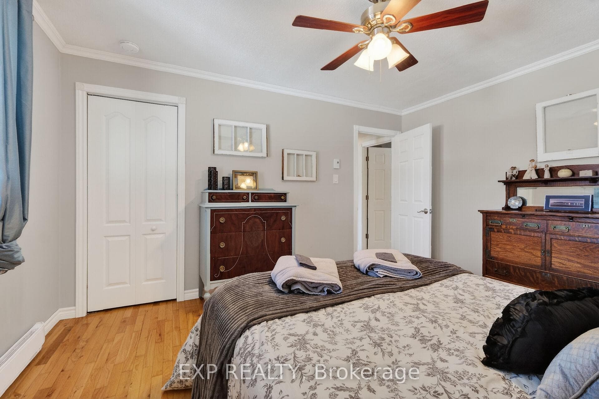 203 Stanley Crescent photo 17
