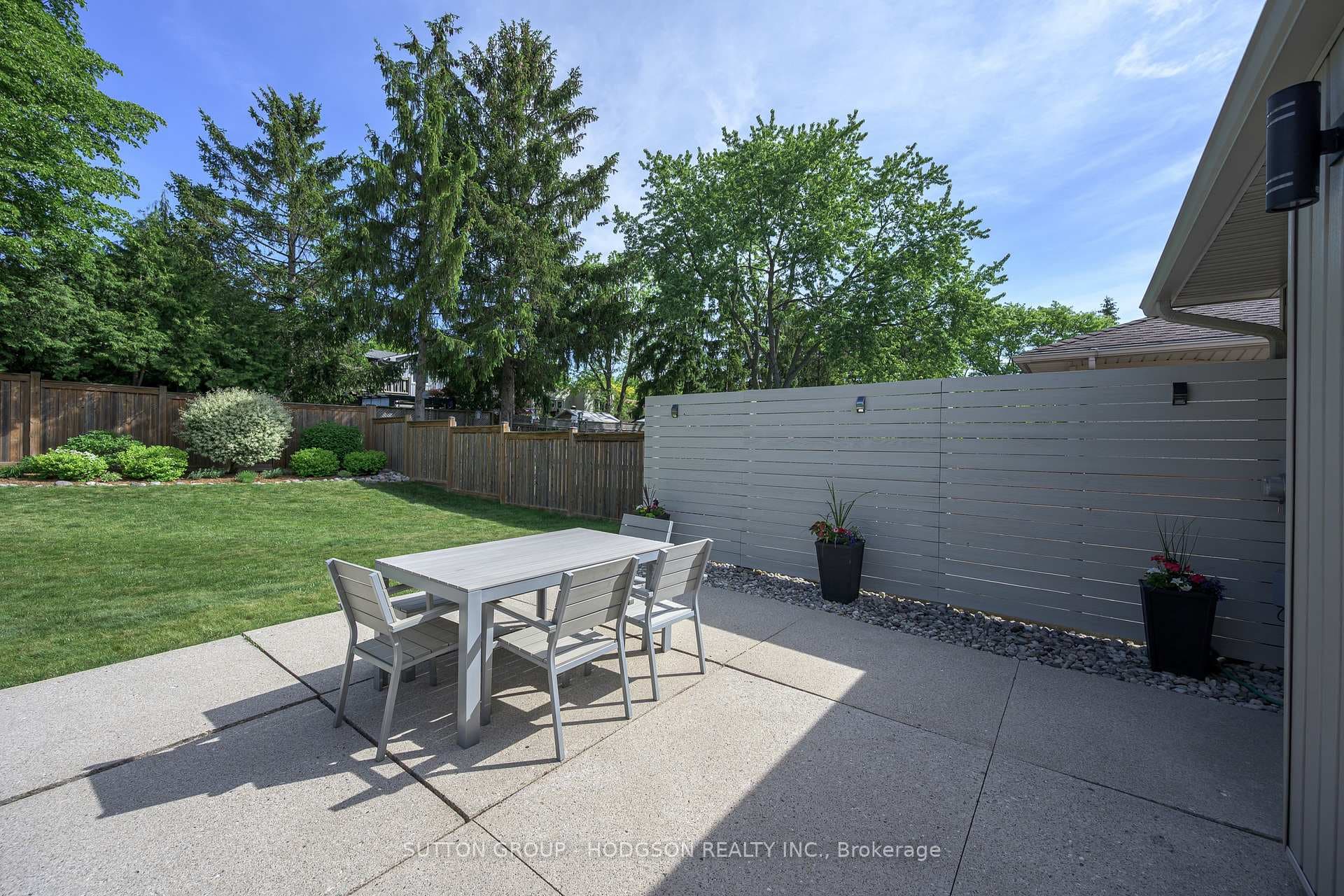 993 Woodhaven Road photo 4
