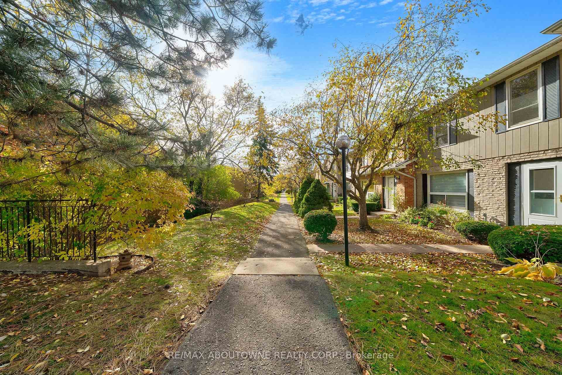 5475 Lakeshore Road Unit 29 photo 5