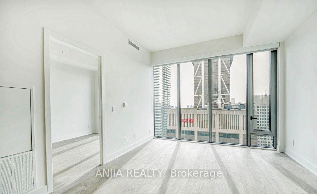 8 Cumberland Street Unit 4705 photo 4