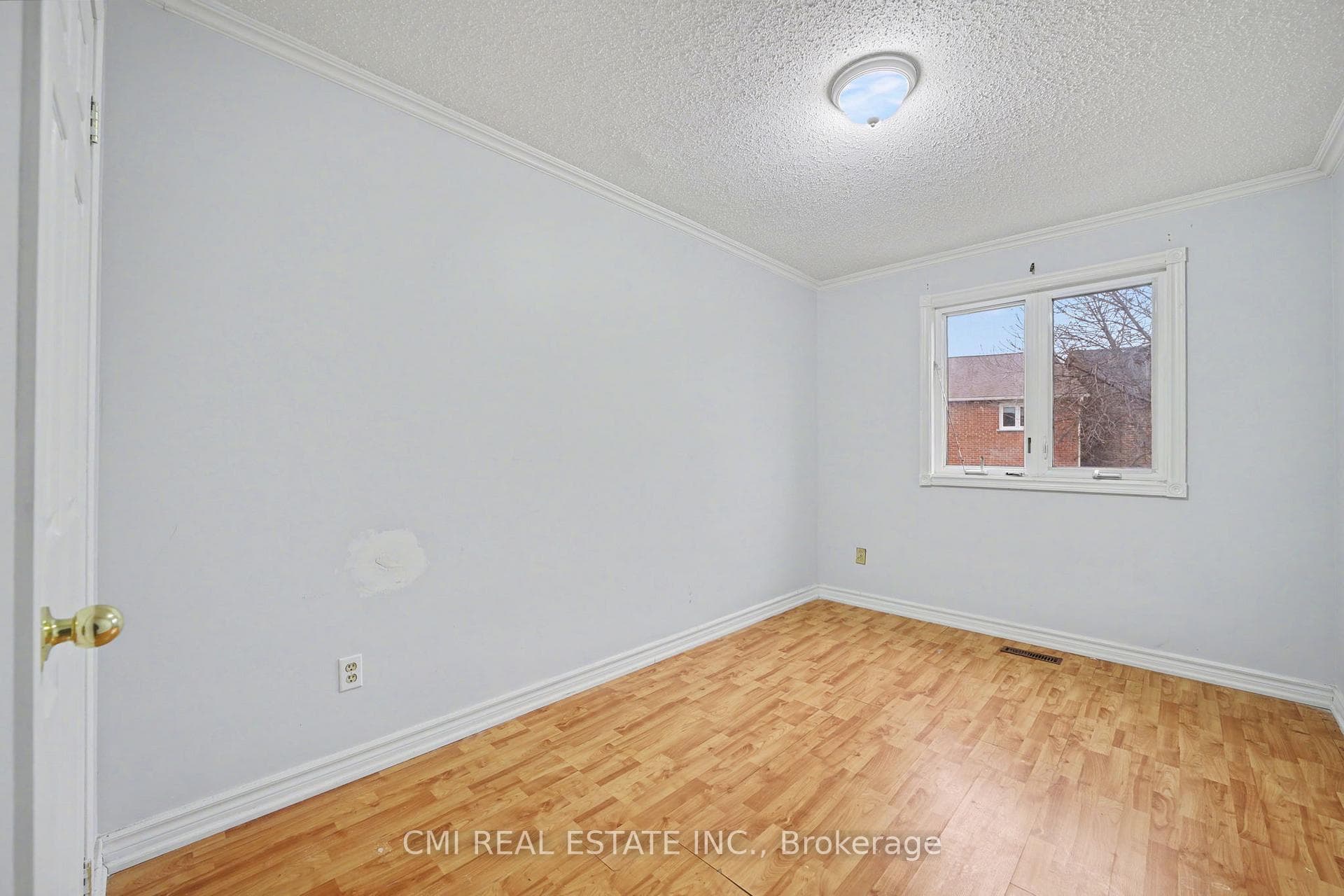 993 Lucerne Crescent photo 17