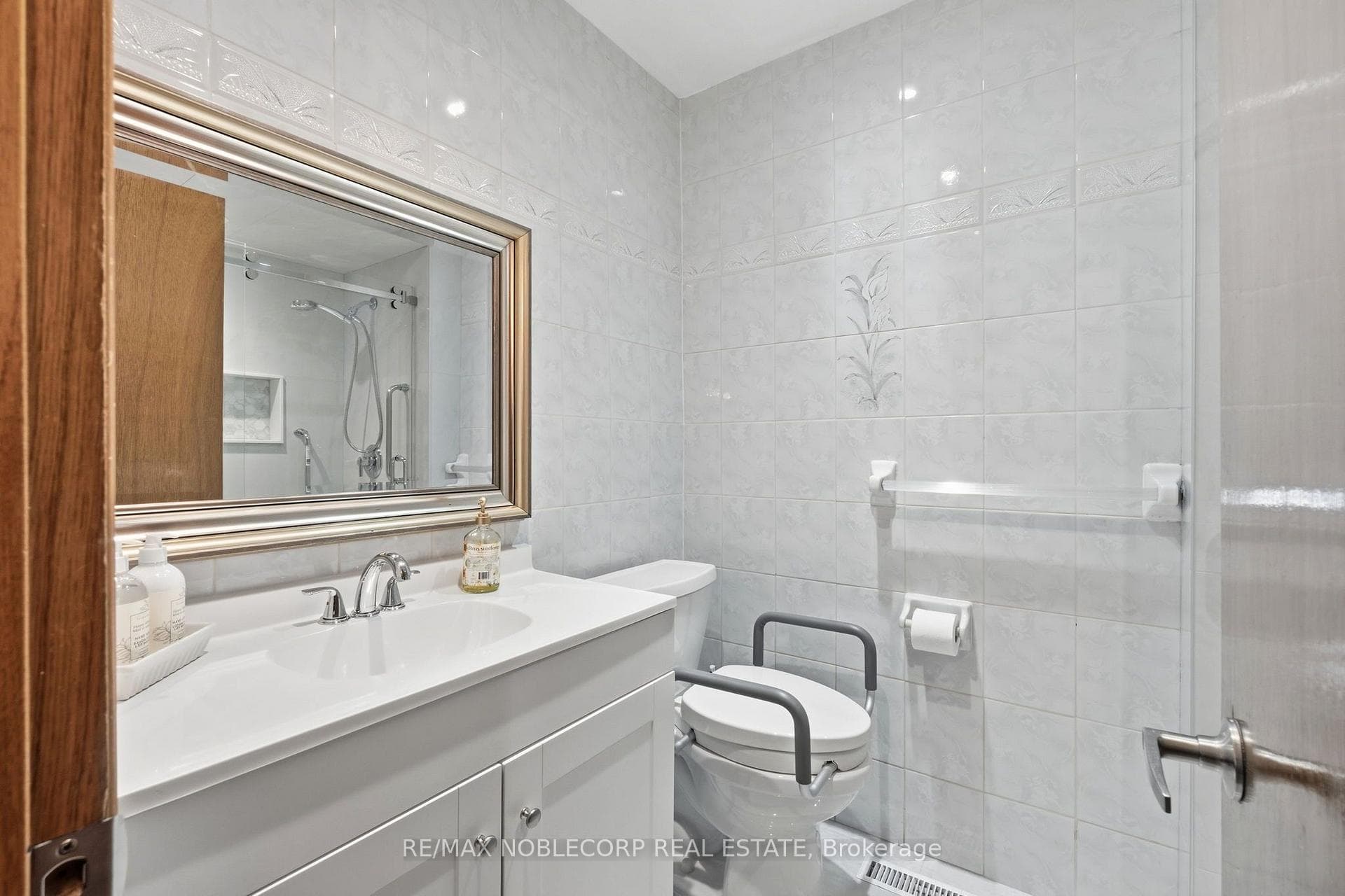 131 Yatescastle Drive photo 15