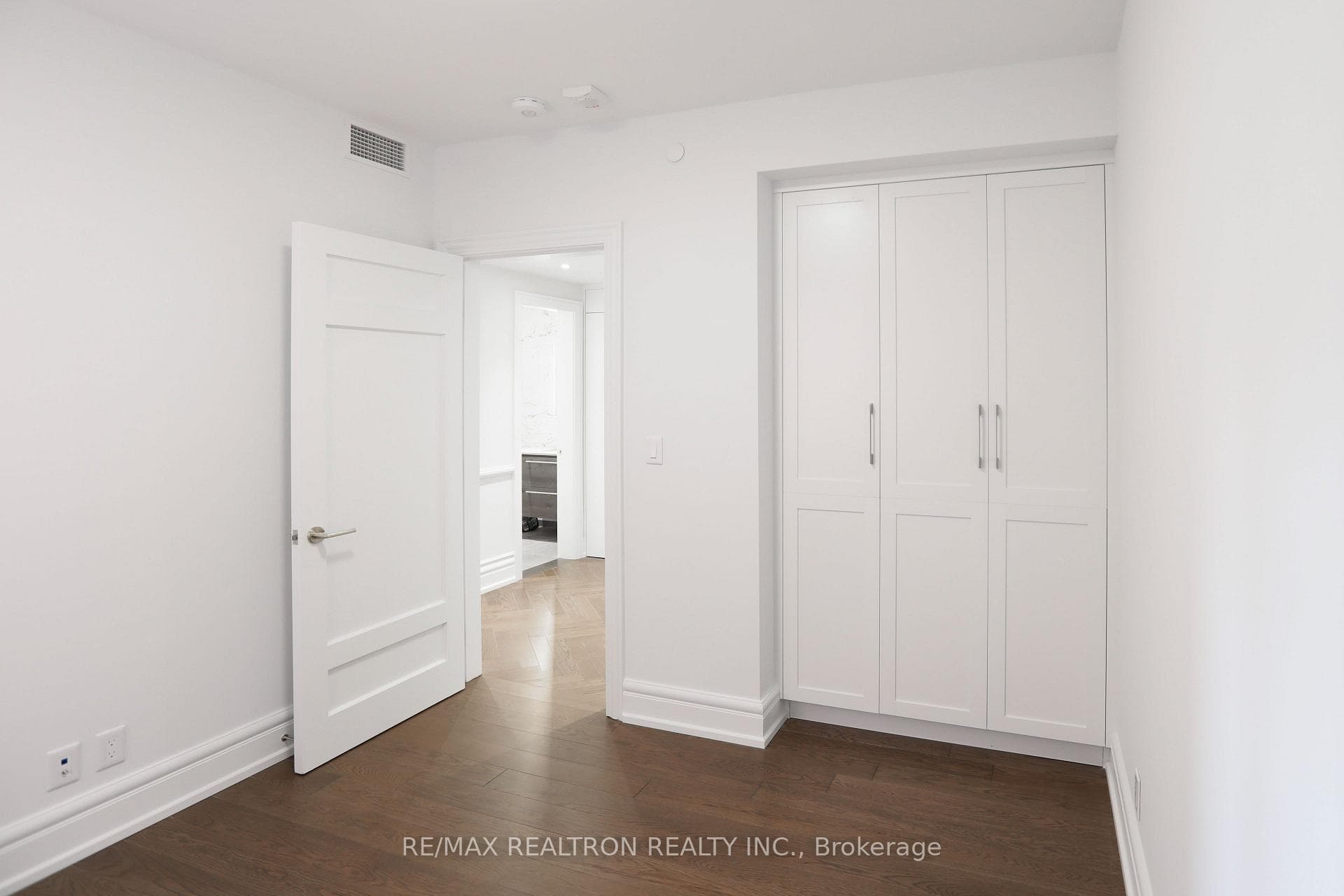 2 Clarendon Avenue Unit 206 photo 15