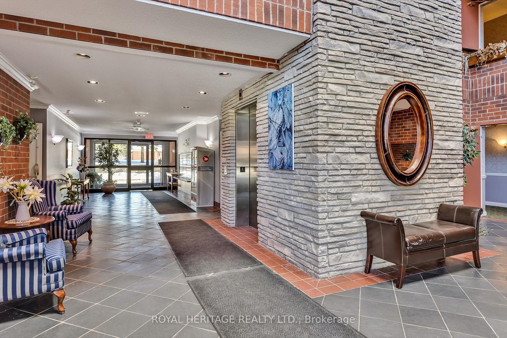 Elevator and mailbox areas