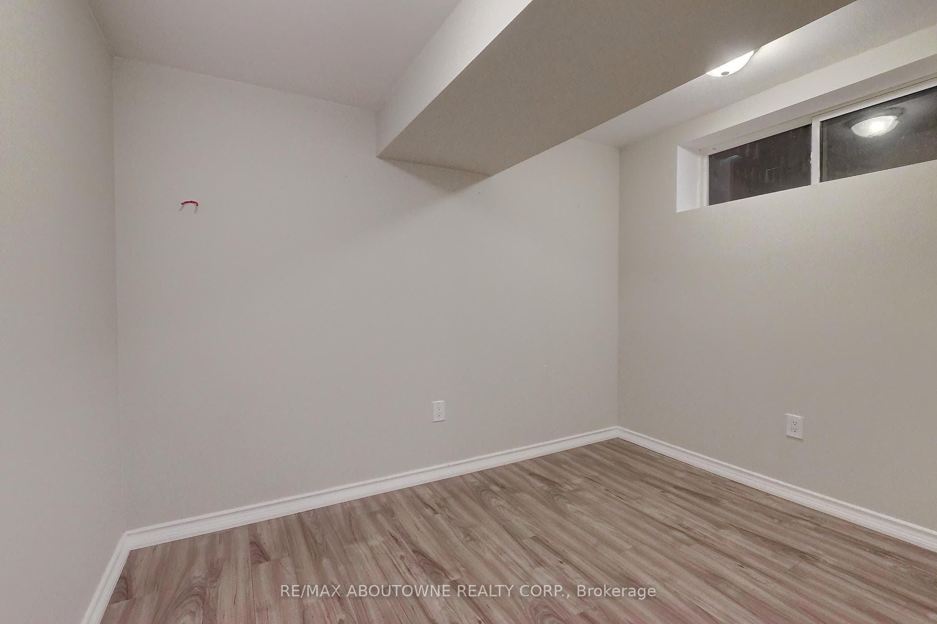 255 Wales Crescent photo 40