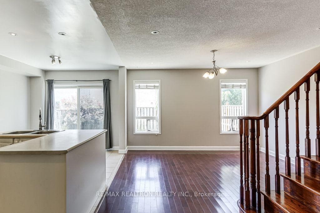 20 Raintree Drive photo 9