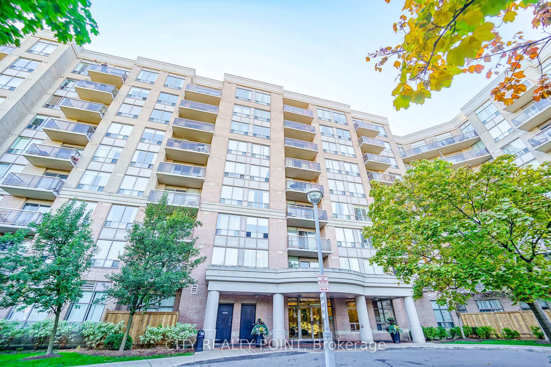 1720 Eglinton Avenue Unit 807 photo 1