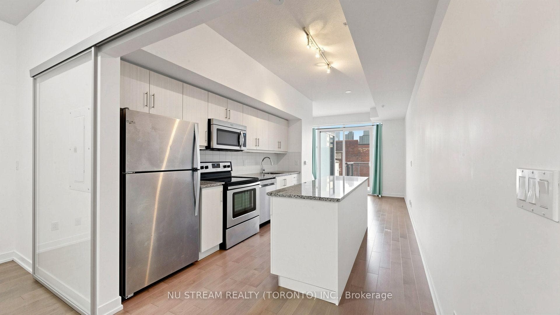 10 Willison Square Unit 708 photo 12