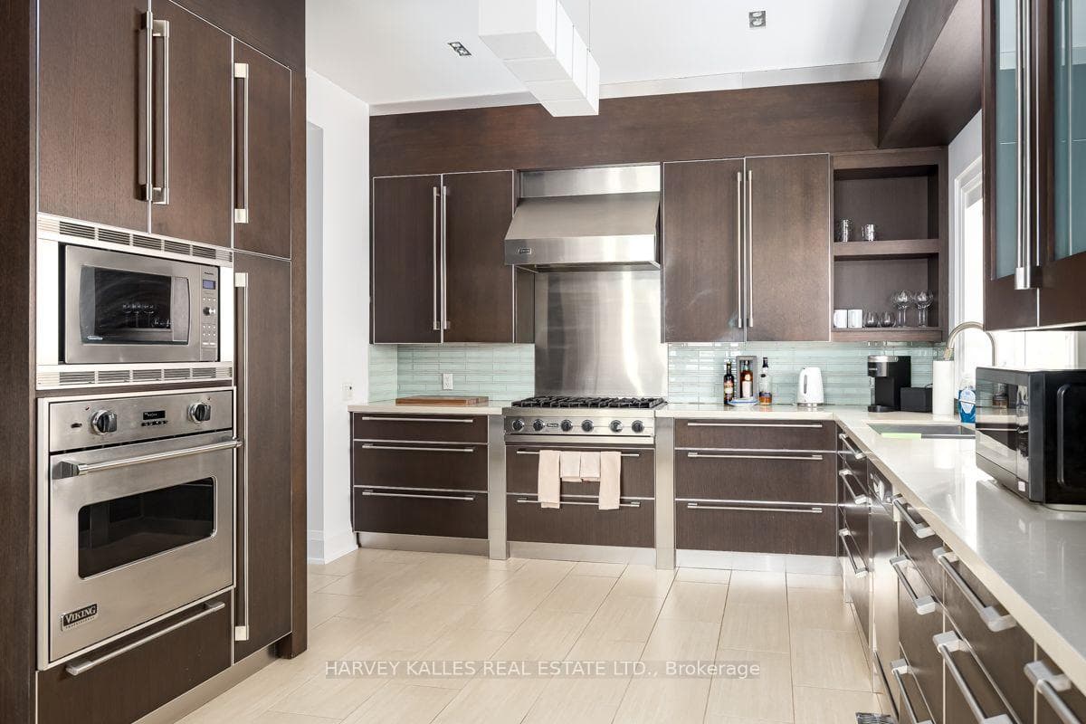 562 Bedford Park Avenue photo 8