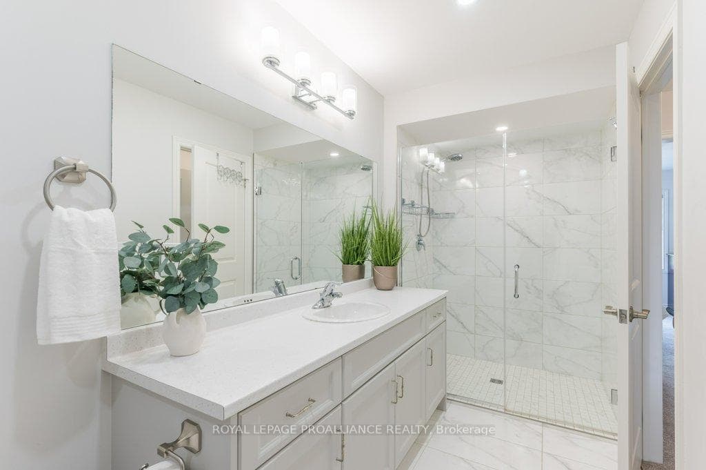 40 Ouellette Drive photo 17