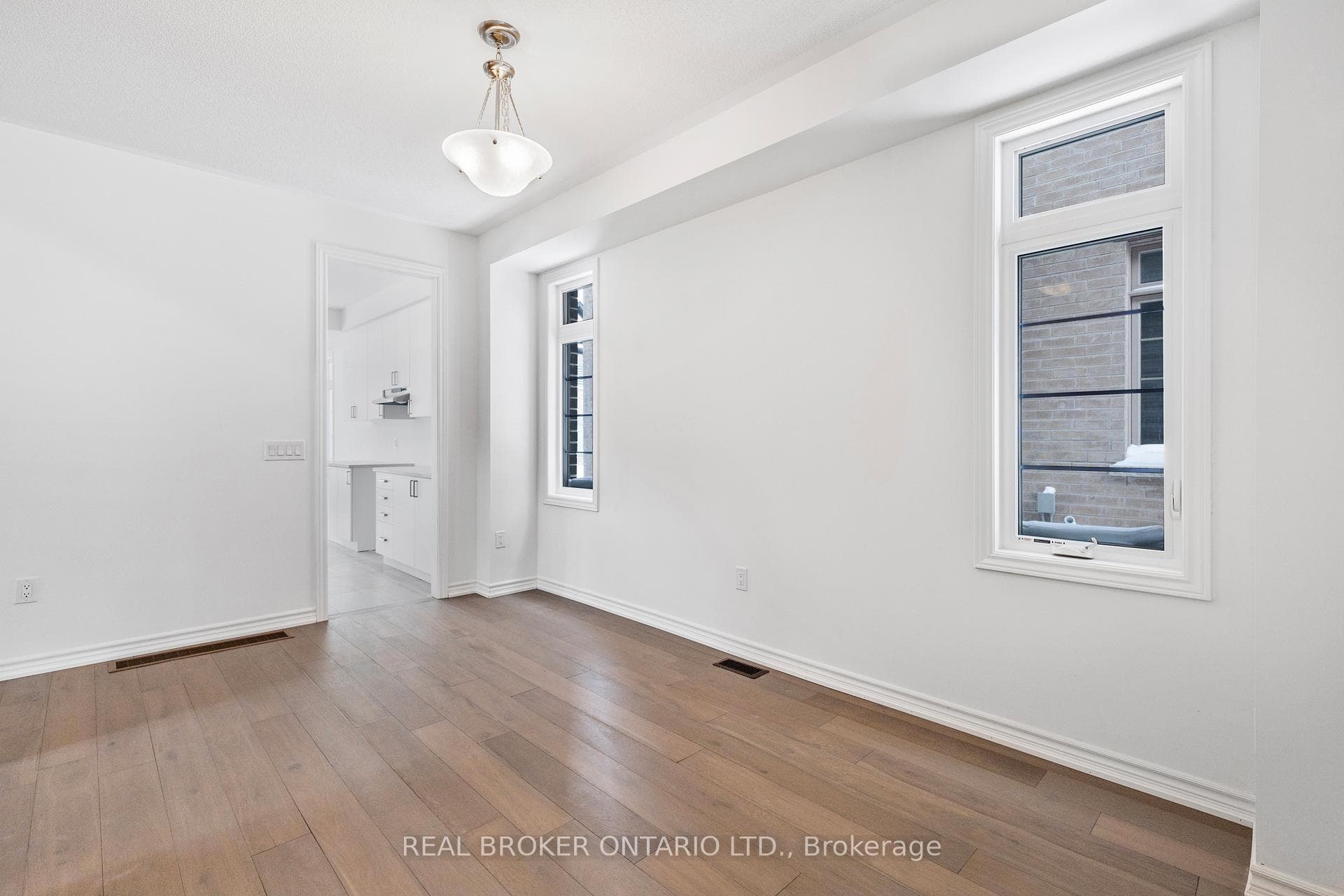 8 Daisy Street photo 16