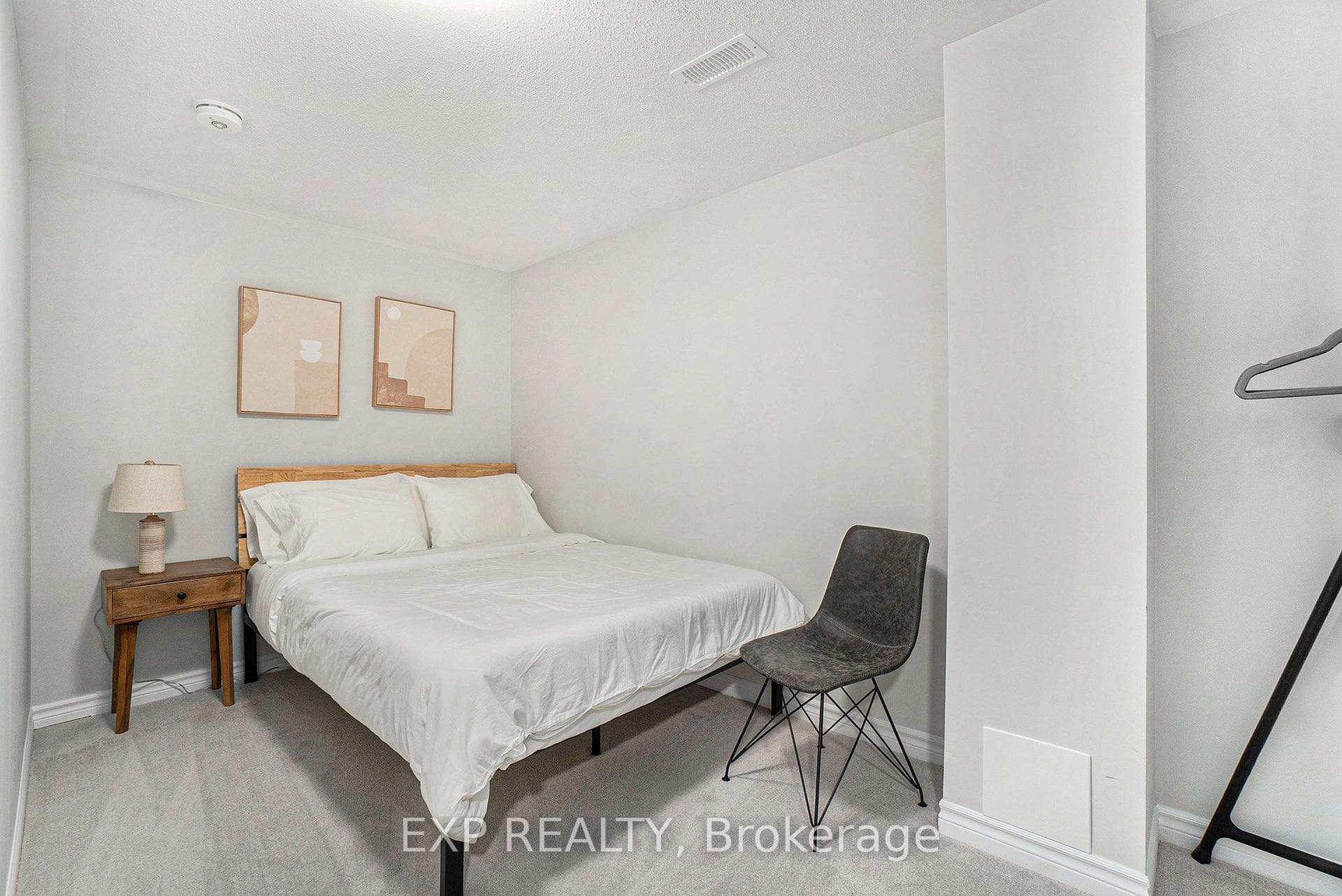 276 Turnbuckle Crescent photo 23