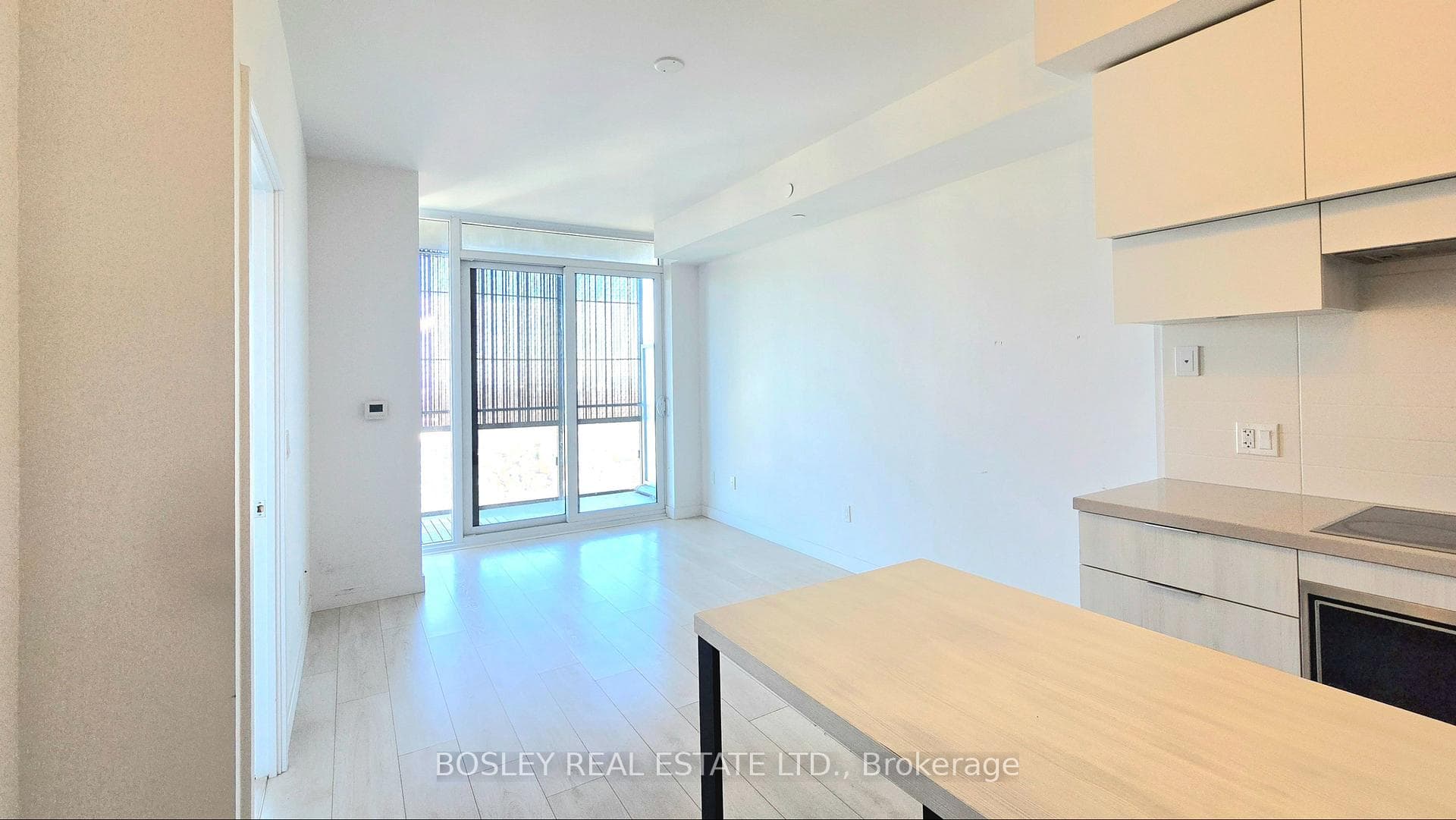 8 Eglinton Avenue Unit 4406 photo 2