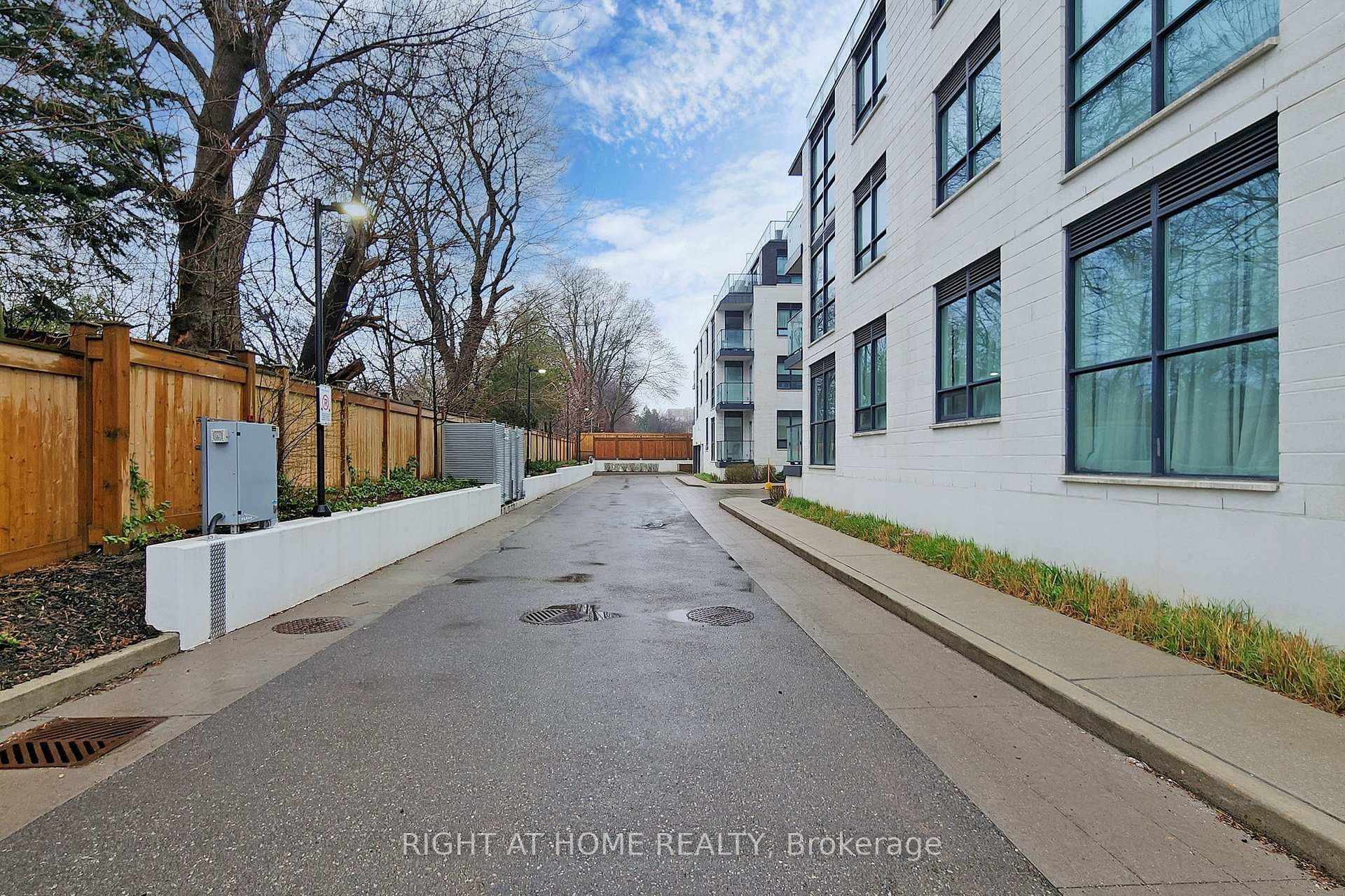 741 Sheppard Avenue Unit 610 photo 49