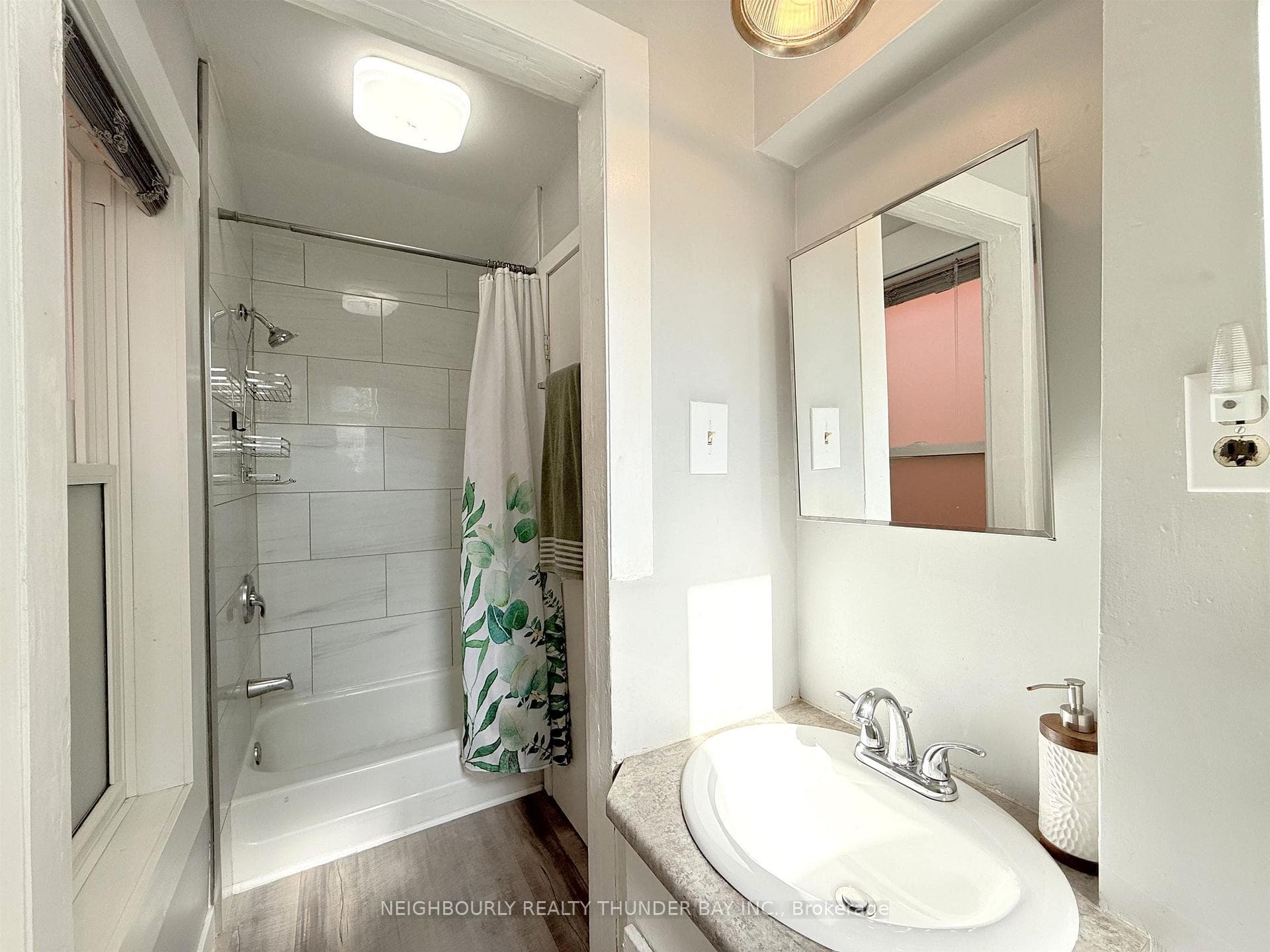 148 Machar Avenue photo 20