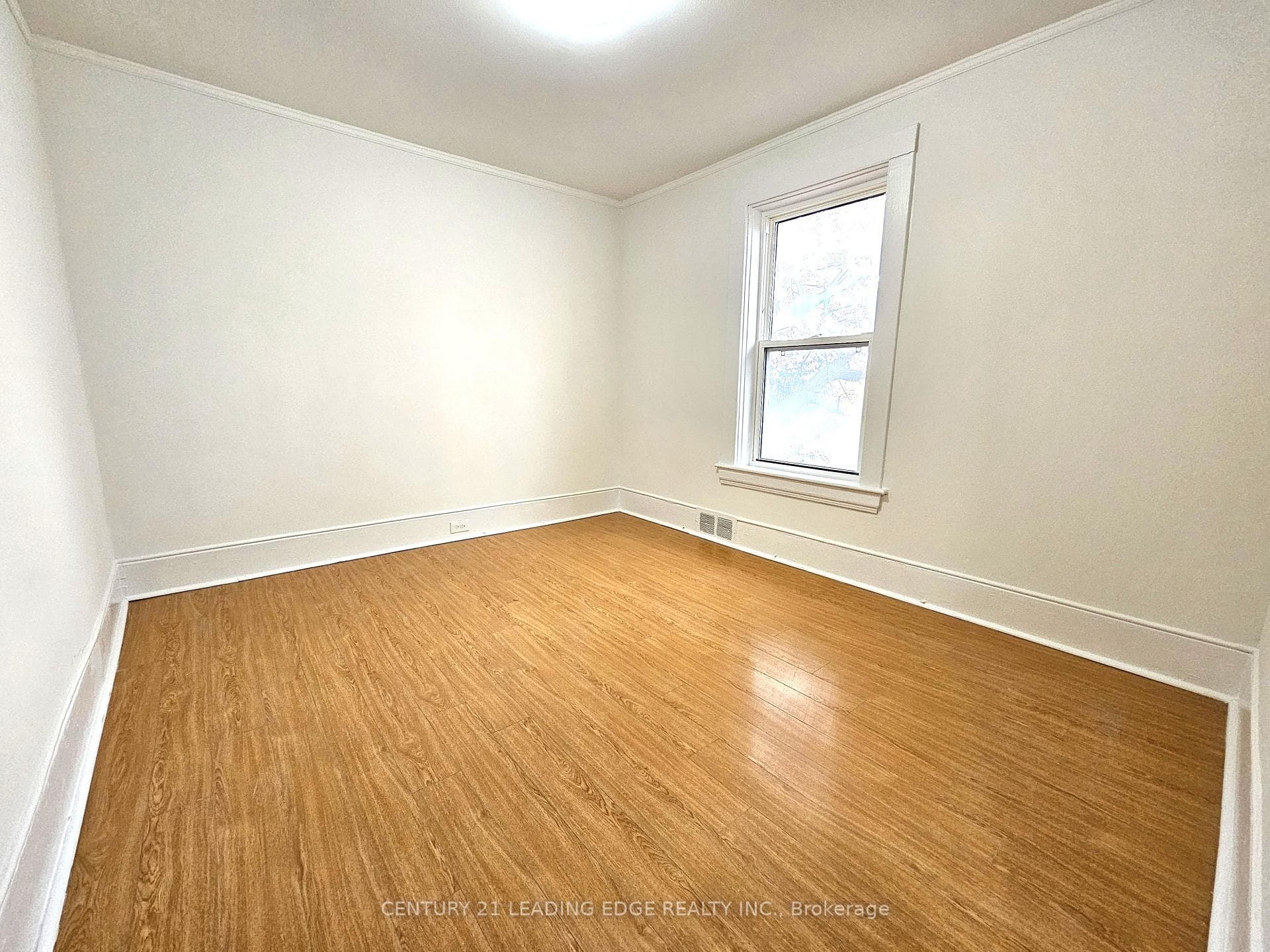 399 The Queensway South N/A photo 12