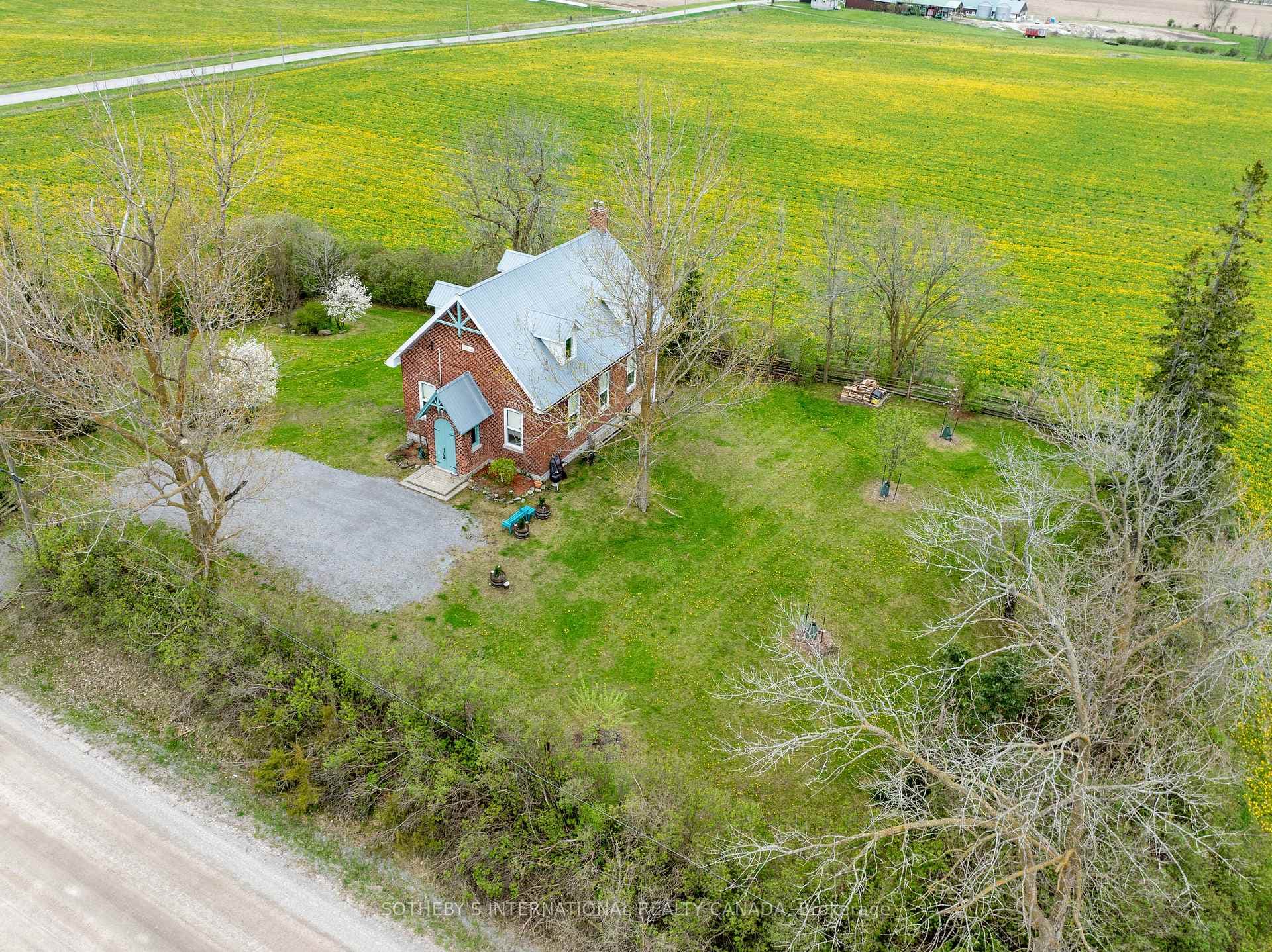330 Green Road photo 4